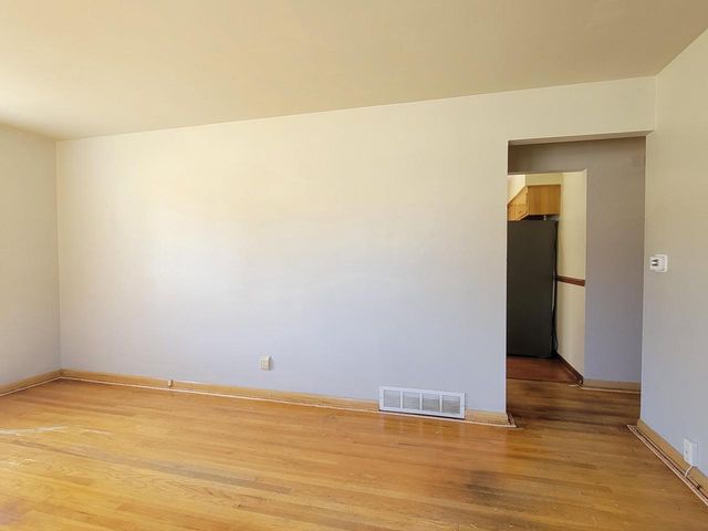 3657 S Taylor COURT, Milwaukee, WI 53207