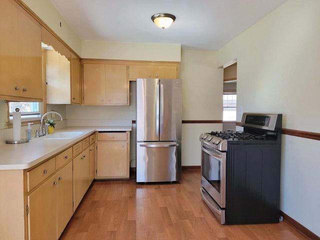 3657 S Taylor COURT, Milwaukee, WI 53207