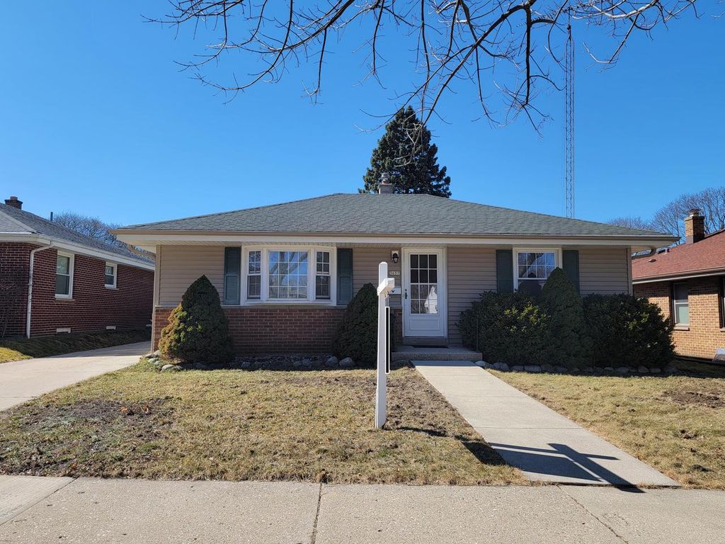 3657 S Taylor COURT, Milwaukee, WI 53207