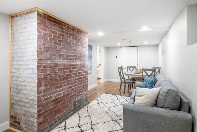 5 Pinetree Lane, Tisbury, MA 02568