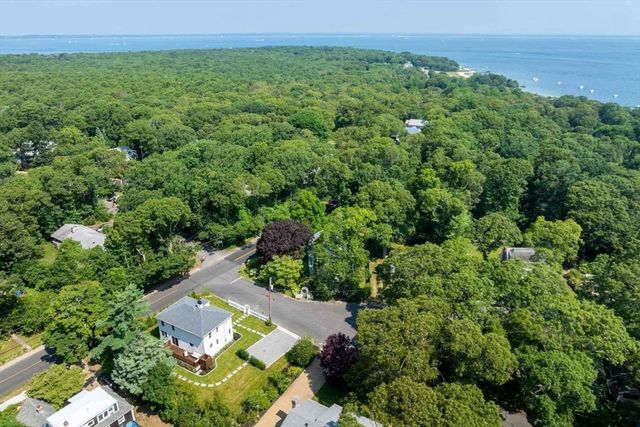 5 Pinetree Lane, Tisbury, MA 02568