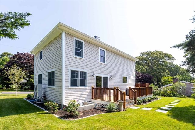 5 Pinetree Lane, Tisbury, MA 02568