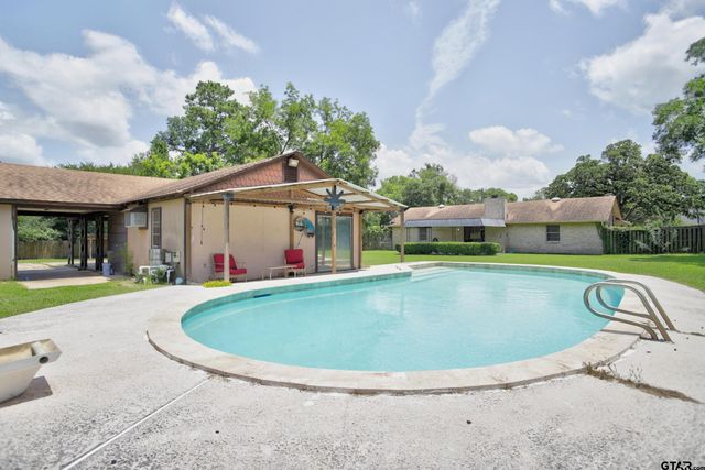 635 W Church Street, Centerville, TX 75833