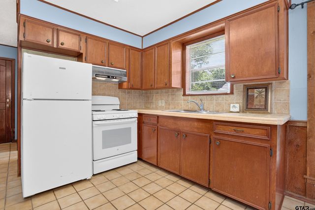 635 W Church Street, Centerville, TX 75833