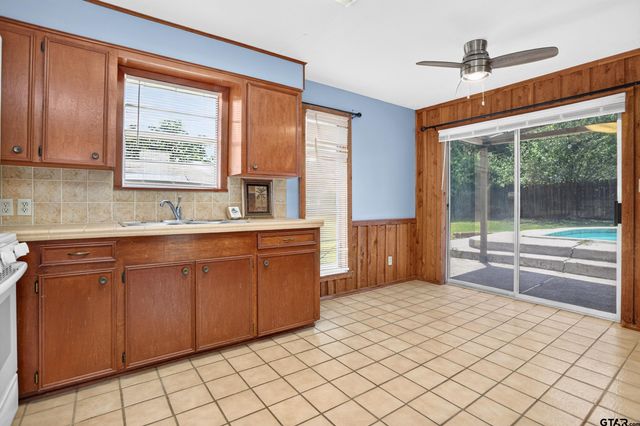 635 W Church Street, Centerville, TX 75833