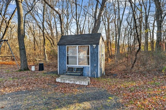 79 Cedar Ave, Swansea, MA 02777