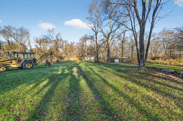 79 Cedar Ave, Swansea, MA 02777