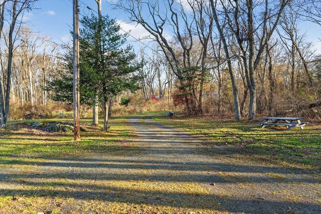 79 Cedar Ave, Swansea, MA 02777