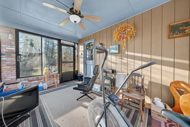 79 Cedar Ave, Swansea, MA 02777