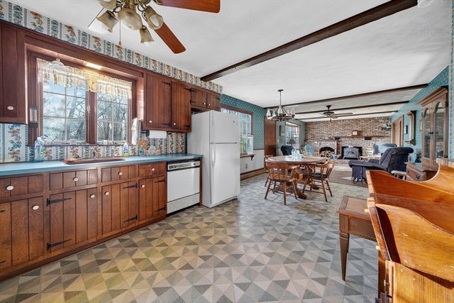 79 Cedar Ave, Swansea, MA 02777