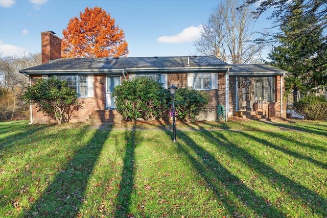 79 Cedar Ave, Swansea, MA 02777