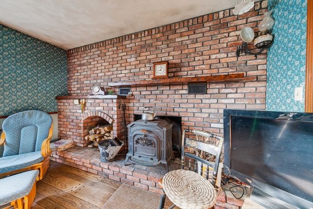 79 Cedar Ave, Swansea, MA 02777