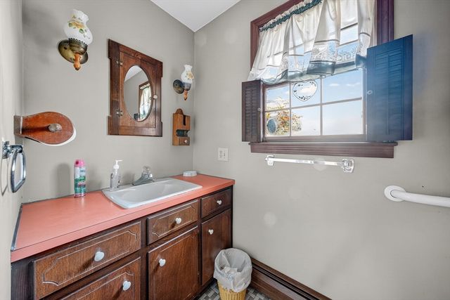 79 Cedar Ave, Swansea, MA 02777