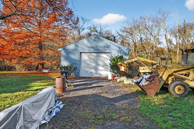 79 Cedar Ave, Swansea, MA 02777