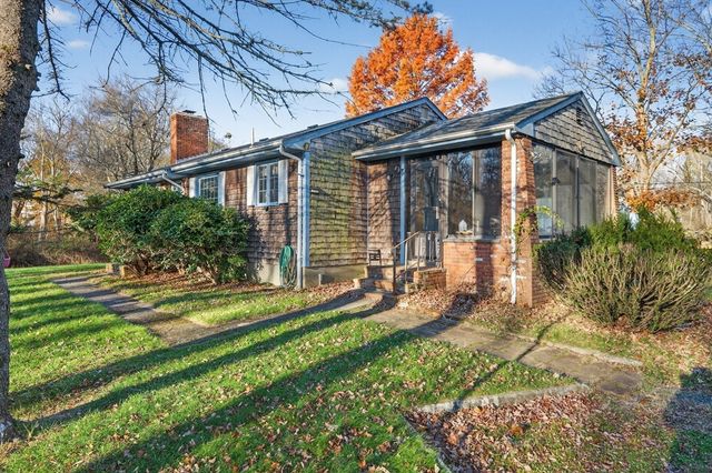 79 Cedar Ave, Swansea, MA 02777