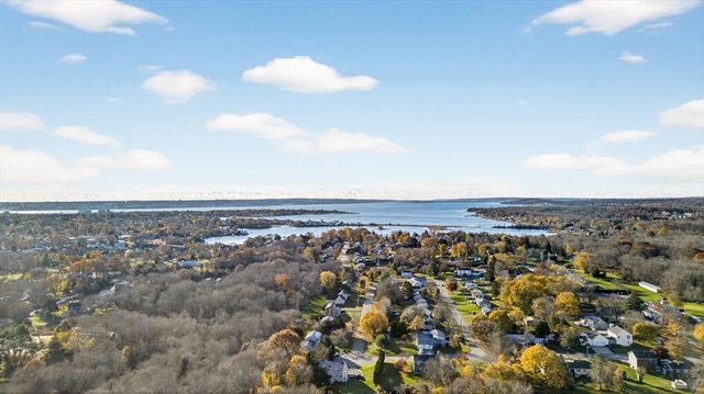 79 Cedar Ave, Swansea, MA 02777