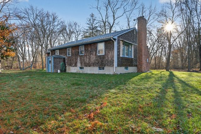 79 Cedar Ave, Swansea, MA 02777