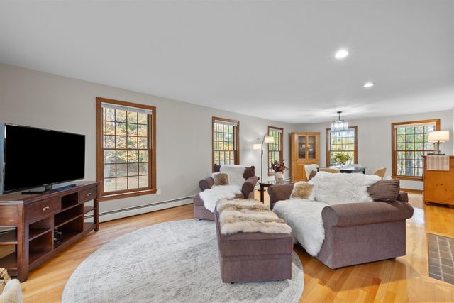 60 Cambridge Road, Hampstead, NH 03841