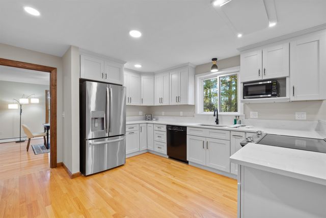 60 Cambridge Road, Hampstead, NH 03841