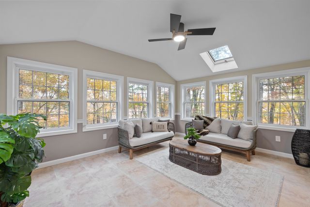 60 Cambridge Road, Hampstead, NH 03841