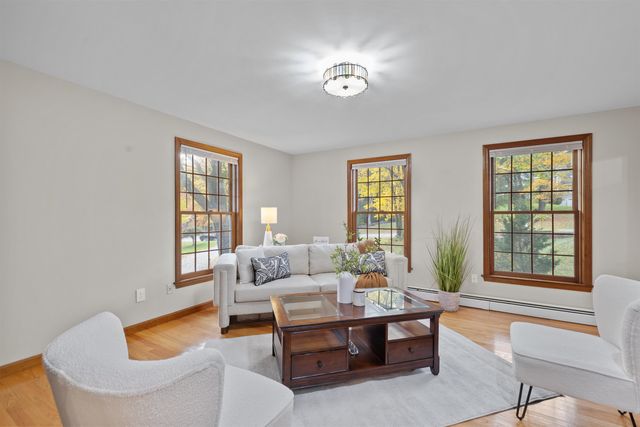 60 Cambridge Road, Hampstead, NH 03841