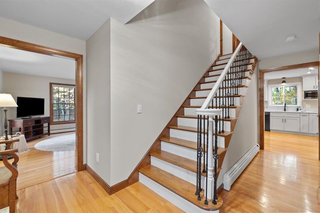 60 Cambridge Road, Hampstead, NH 03841