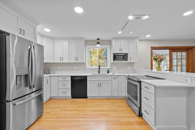 60 Cambridge Road, Hampstead, NH 03841