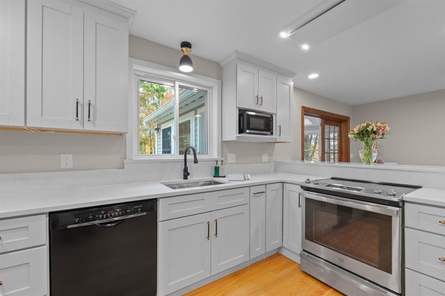 60 Cambridge Road, Hampstead, NH 03841