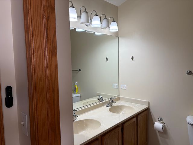 113 North Barton Trail 113, Batavia, IL 60510