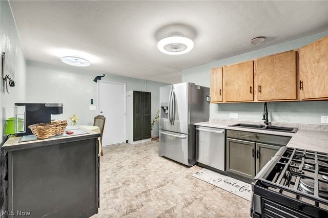 237 Spriggel Drive, Munroe Falls, OH 44262