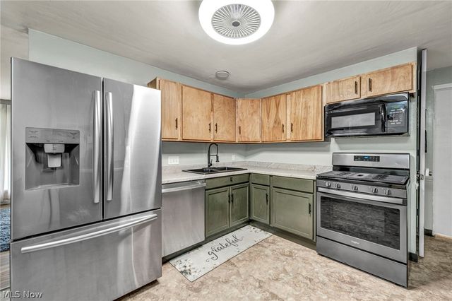 237 Spriggel Drive, Munroe Falls, OH 44262