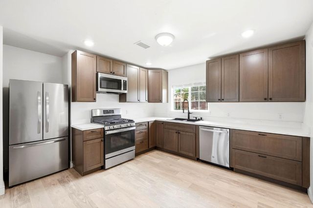 654 alamos Ave, Sacramento, CA 95815