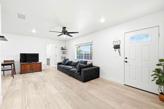 654 alamos Ave, Sacramento, CA 95815