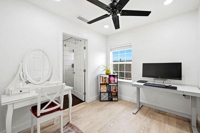 654 alamos Ave, Sacramento, CA 95815