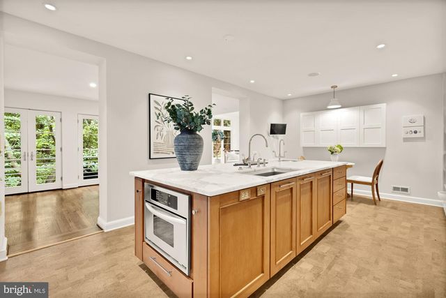 4320 LORCOM LN, Arlington, VA 22207