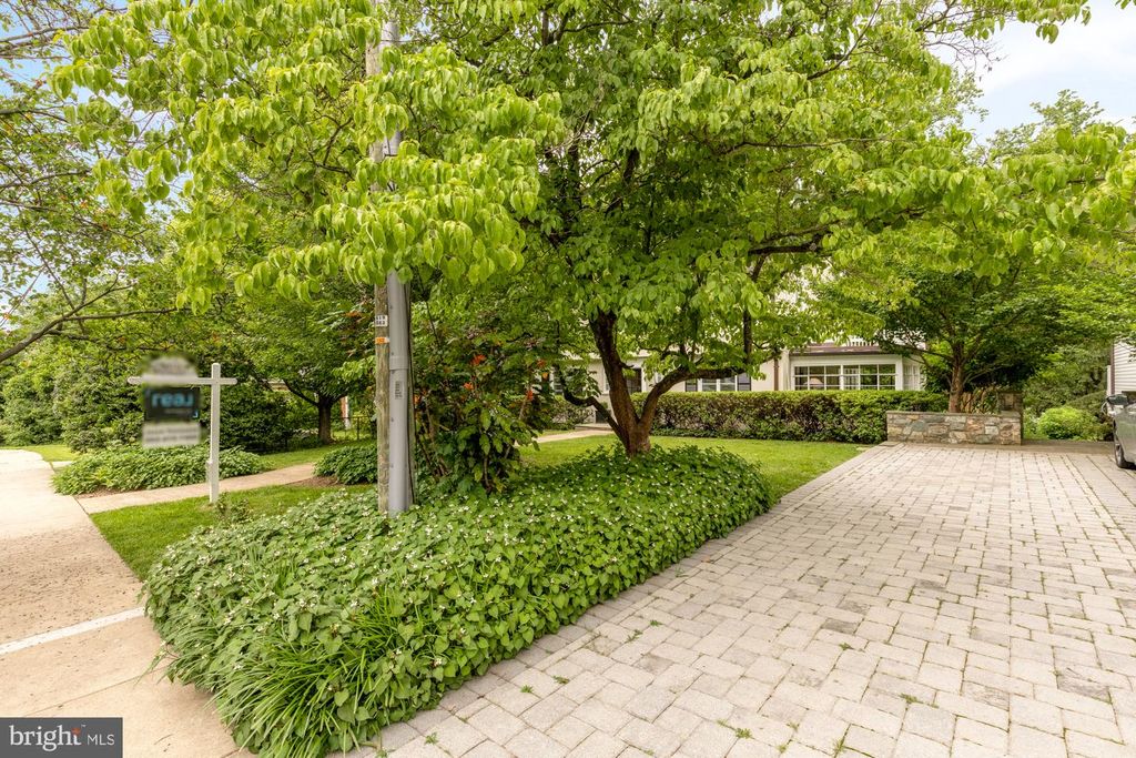 4320 LORCOM LN, Arlington, VA 22207