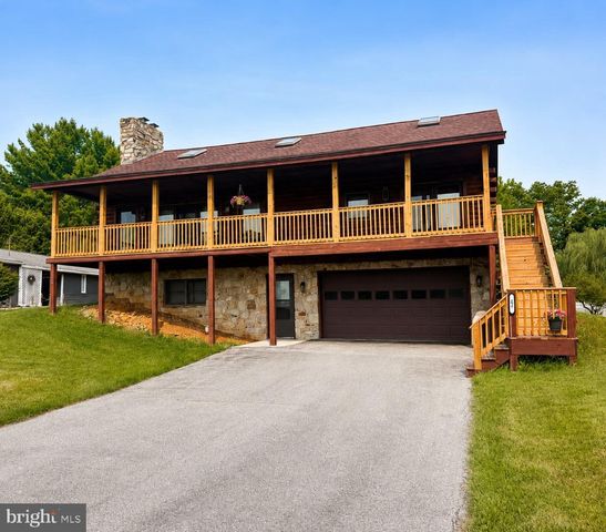 19 LAKE MEADE DR, East Berlin, PA 17316
