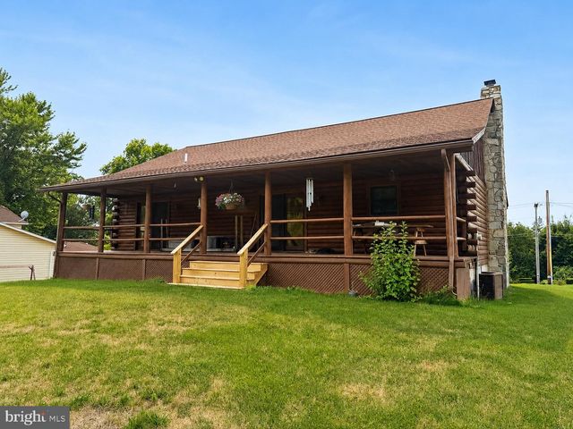 19 LAKE MEADE DR, East Berlin, PA 17316