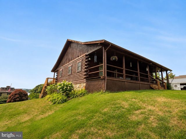 19 LAKE MEADE DR, East Berlin, PA 17316