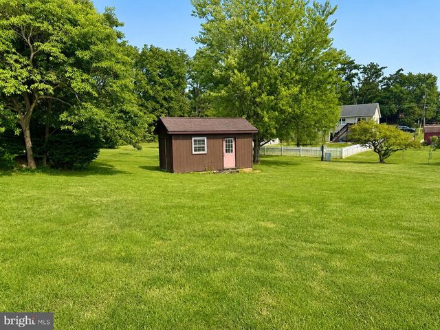 19 LAKE MEADE DR, East Berlin, PA 17316