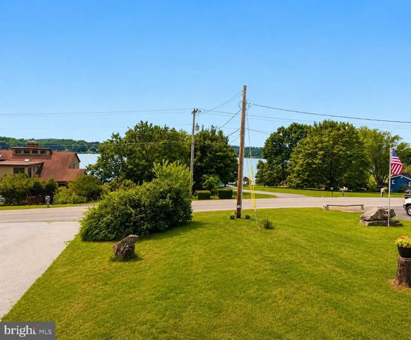 19 LAKE MEADE DR, East Berlin, PA 17316