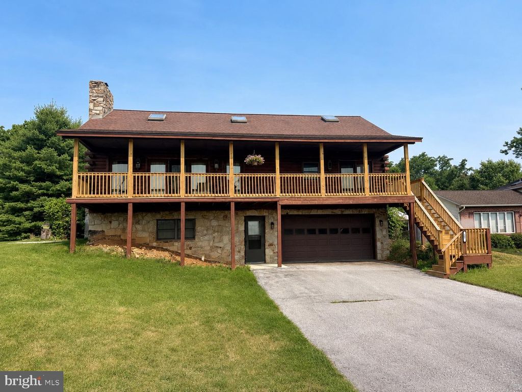 19 LAKE MEADE DR, East Berlin, PA 17316