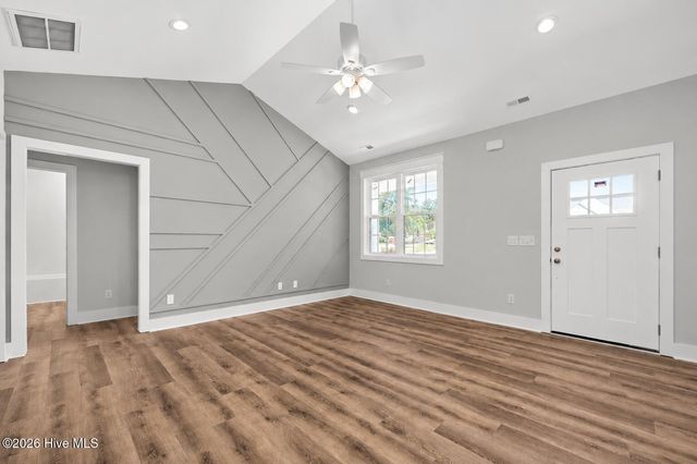 109 W Westbrook Street, Wallace, NC 28466