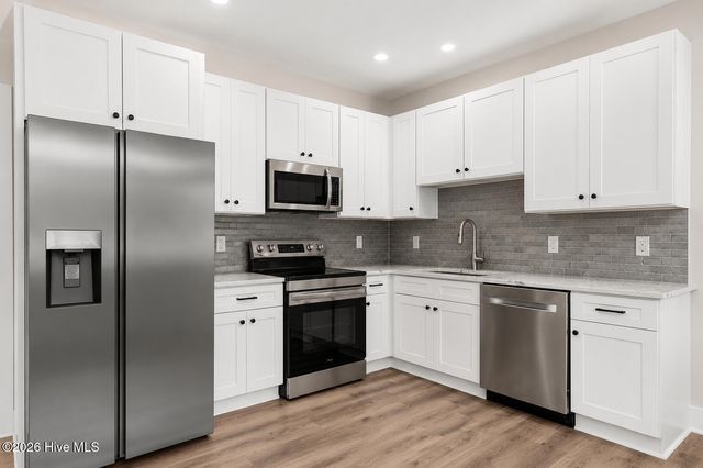 109 W Westbrook Street, Wallace, NC 28466