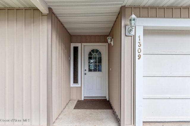 1309 Metaline Lane, Sandpoint, ID 83864
