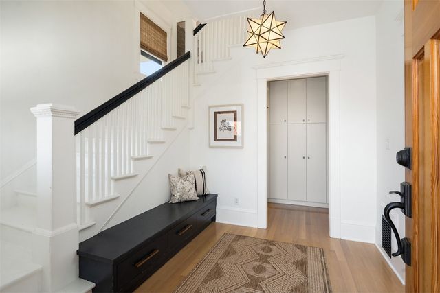 1109 32nd Avenue, Seattle, WA 98122