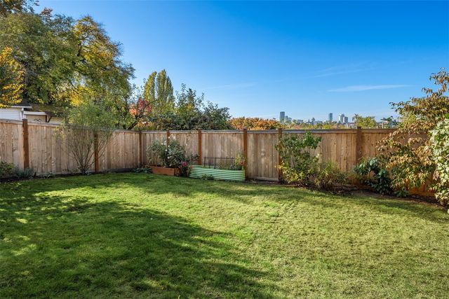 1109 32nd Avenue, Seattle, WA 98122