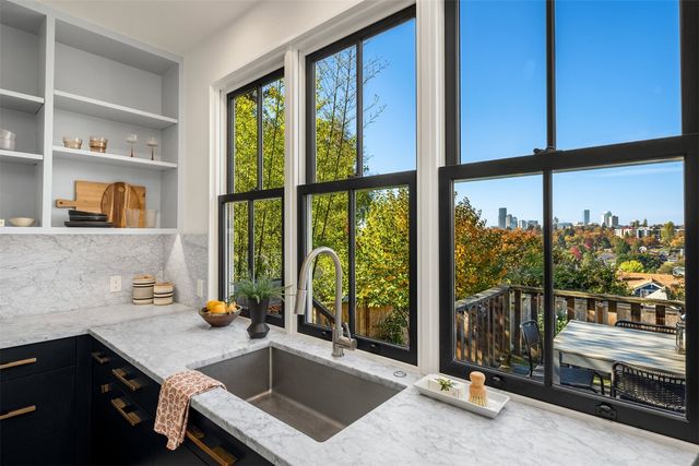 1109 32nd Avenue, Seattle, WA 98122