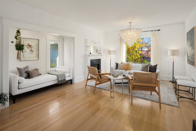 1109 32nd Avenue, Seattle, WA 98122