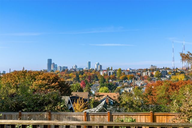 1109 32nd Avenue, Seattle, WA 98122